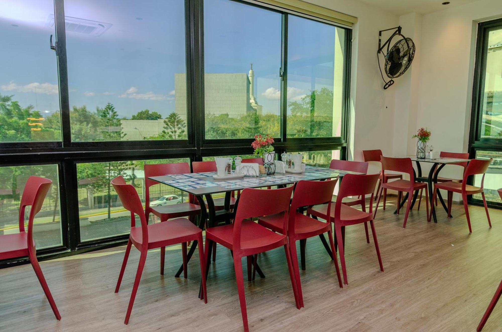 Matum Hotel & Casino 산티아고 데 로스 카바예로스 외부 사진