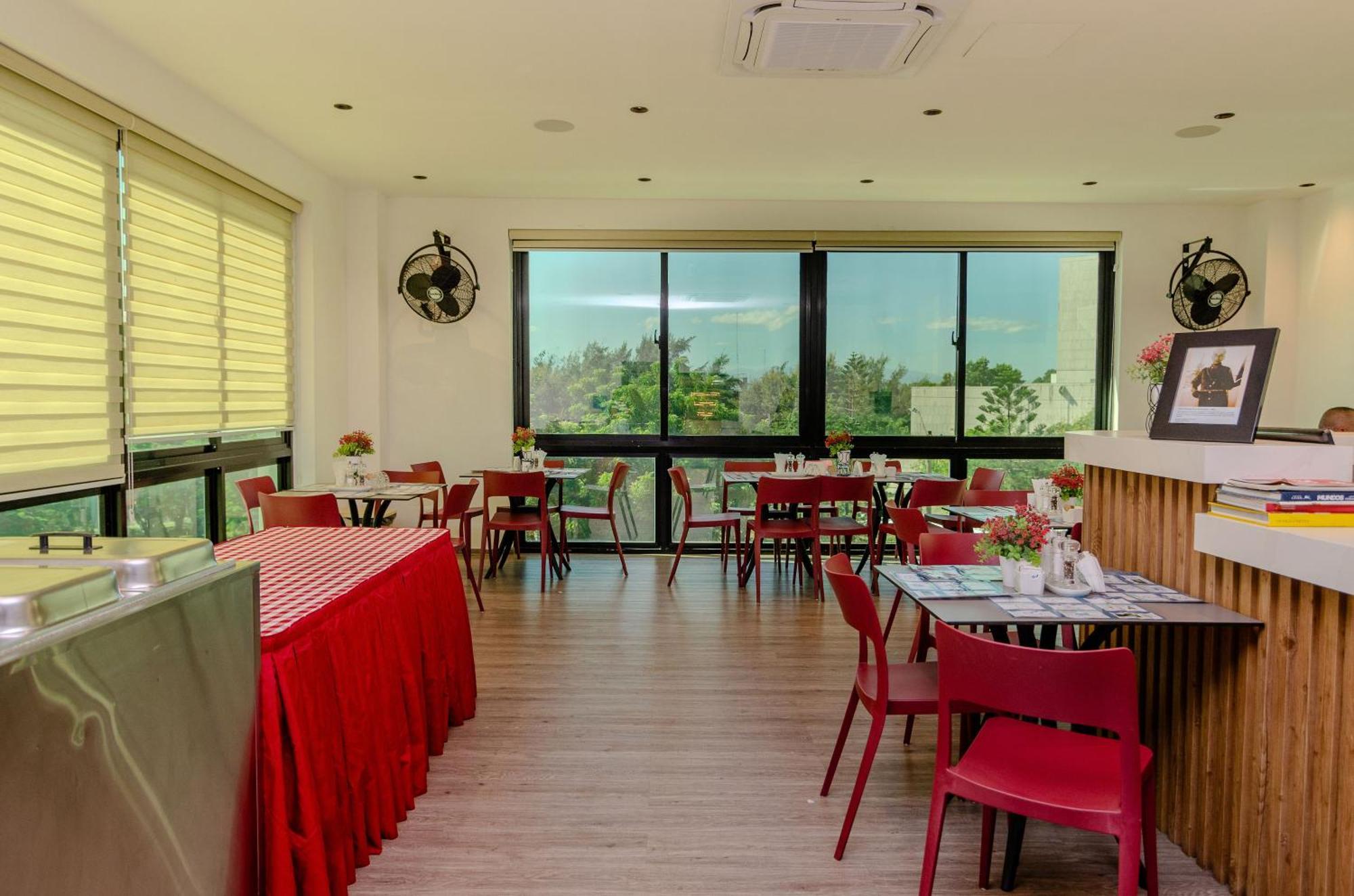 Matum Hotel & Casino 산티아고 데 로스 카바예로스 외부 사진