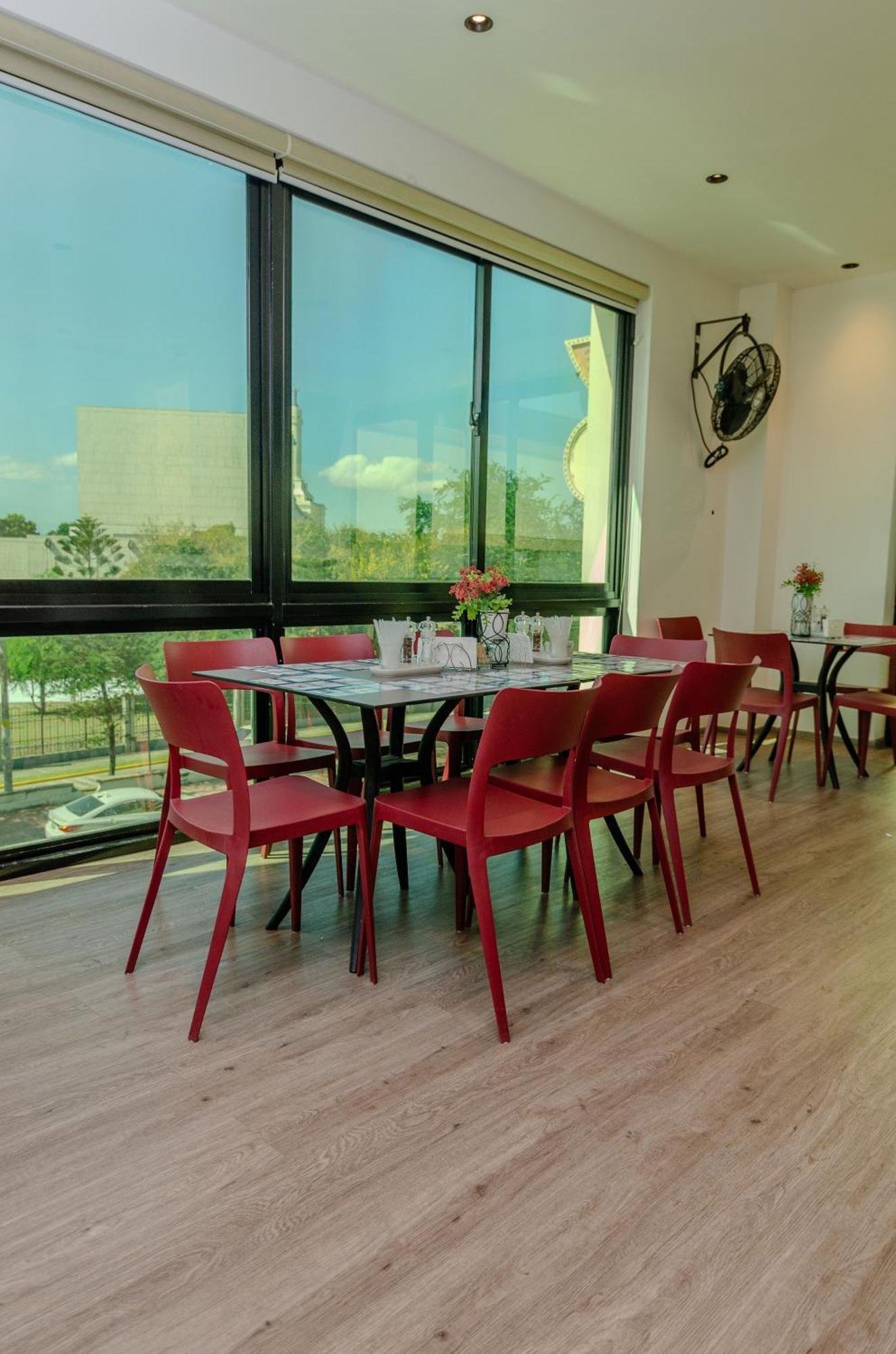 Matum Hotel & Casino 산티아고 데 로스 카바예로스 외부 사진